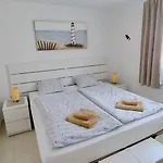 Gran Piscina & Terraza Apartment